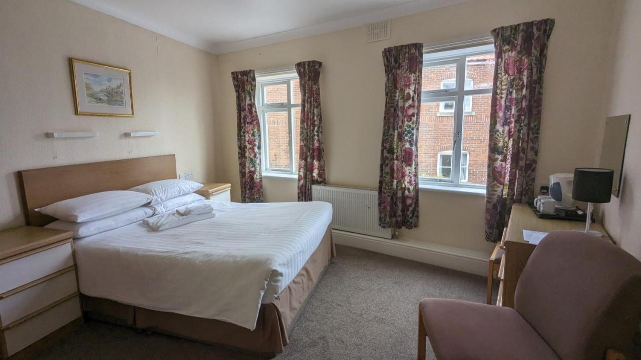 Cober Hill Hotel *